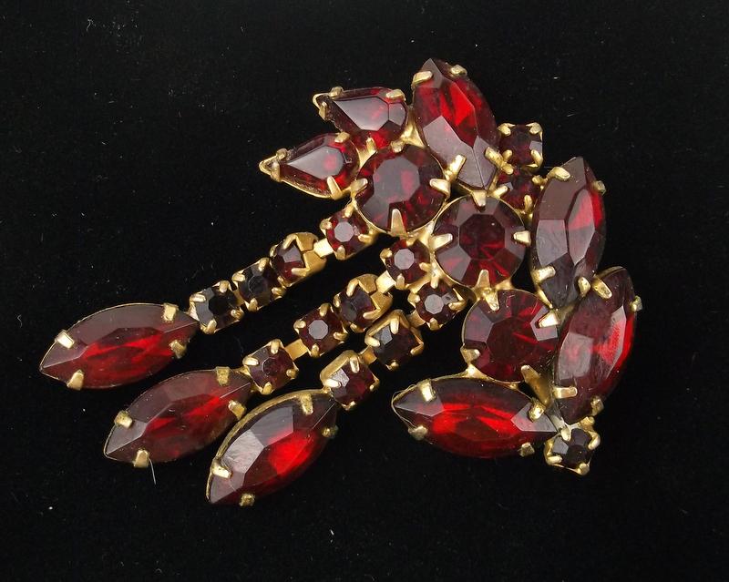 Stunning Antique 1950s Ruby Red Rhinestone Brooch (1 of 2)