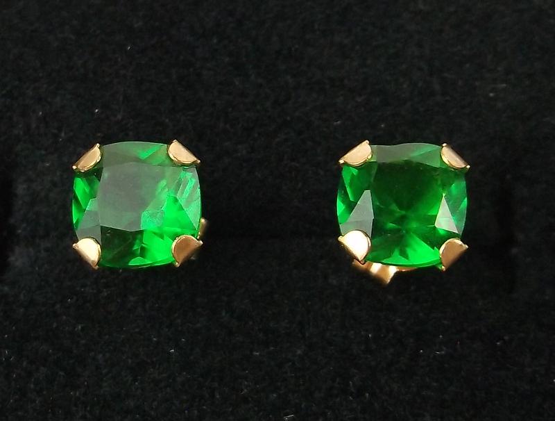 New 10kt Gold Emerald Stud Earrings (1 of 2)