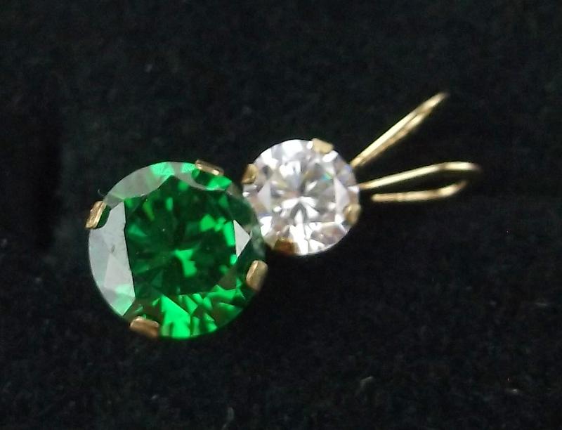 New 10kt Gold Emerald Pendant (1 of 1)