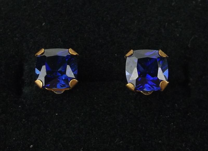 New 10kt Gold Sapphire Stud Earrings (1 of 2)
