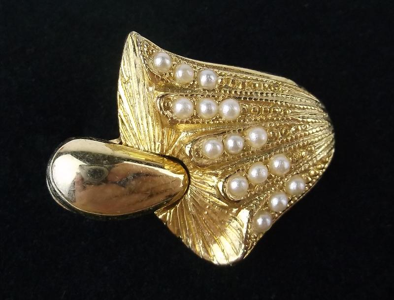 Mint Vintage Magic Mushroom Brooch Small (1 of 1)