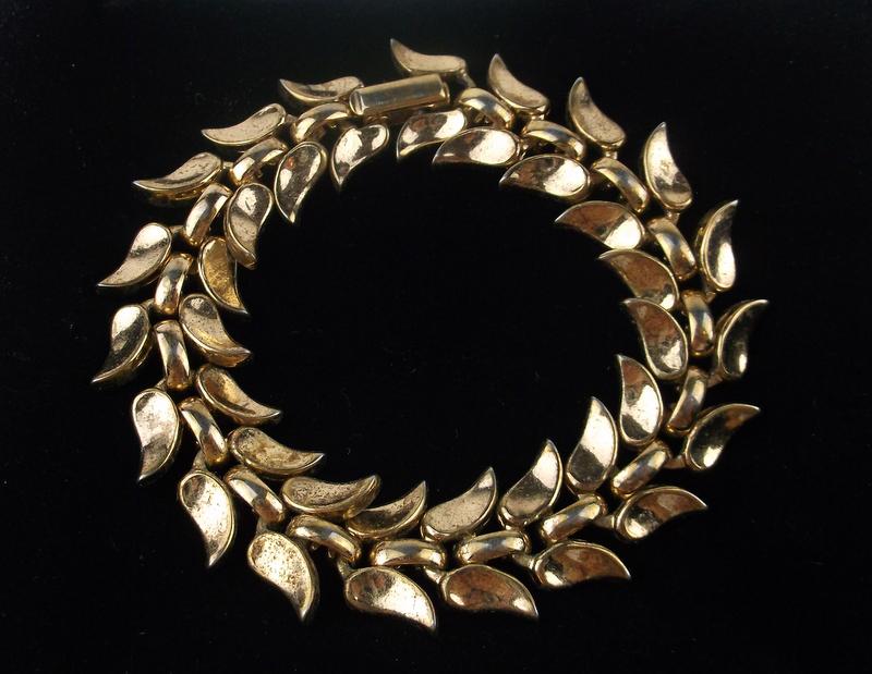 Gorgeous Antique 1950s Trifari Bracelet 6.5" (1 of 2)