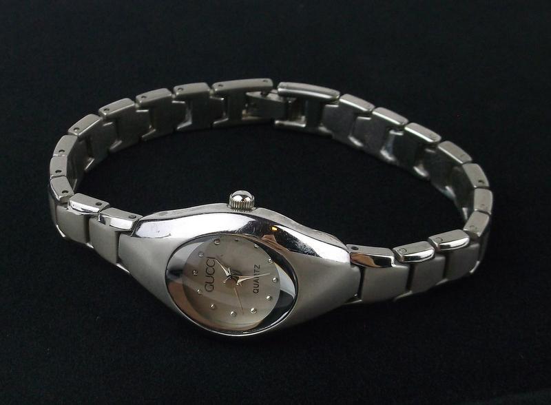 Stunning Authentic Gucci Womens Wristwatch Works Perf (1 of 5)