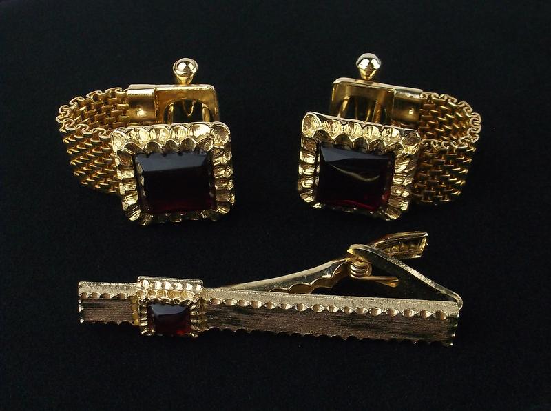 Mint Vintage 1970s Ruby Red Cufflinks Tie Bar Set (1 of 2)