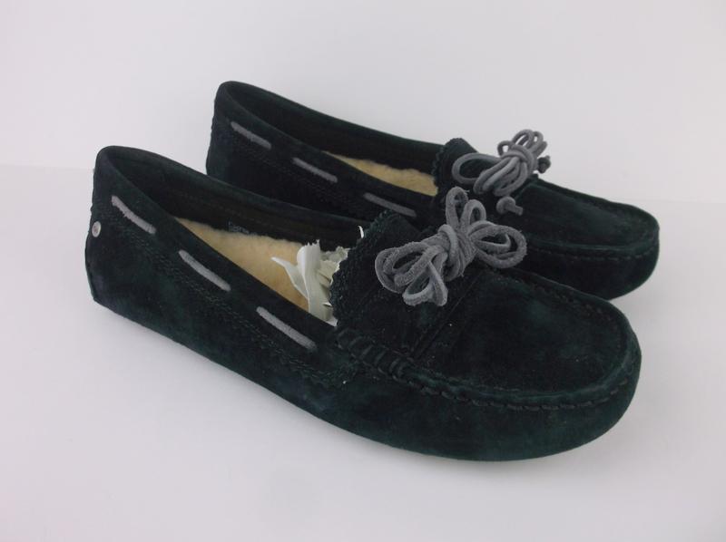 Gorgeous UGG Shearling Moccasins Shoes W 6: in nice condition