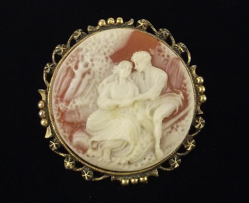 Mint 1960s Cameo Brooch Antique (1 of 3)
