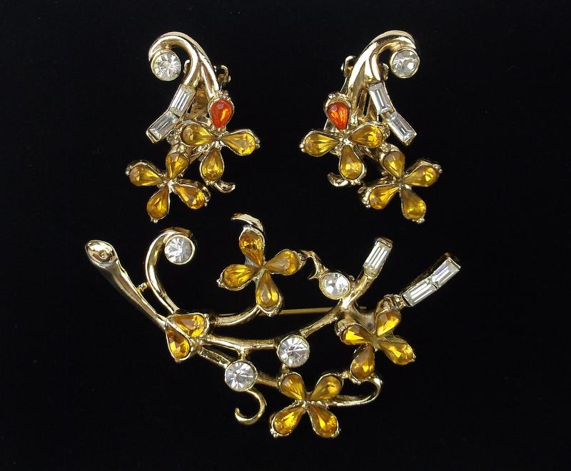 Stunning 1950s Rhinestone Brooch Earrings Set (1 of 5)