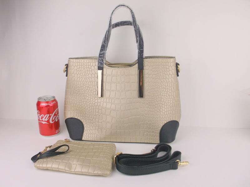 New Handbag Clutch Purse Set (1 of 5)