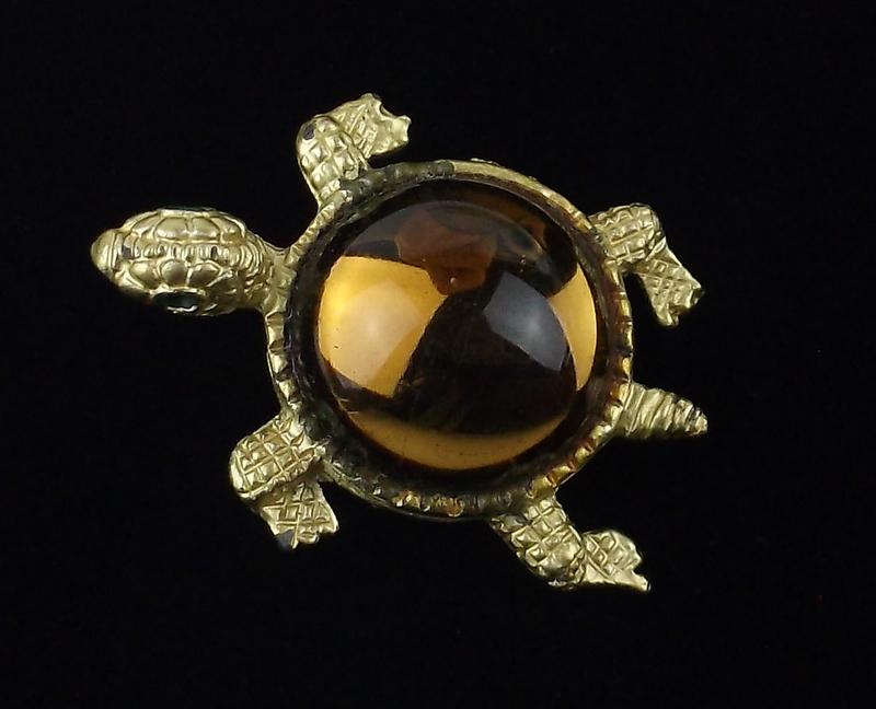 Mint Vintage Turtle Brooch (1 of 1)