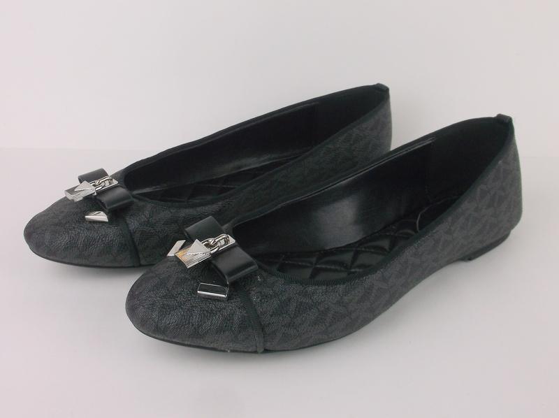 Gorgeous Michael Kors Leather Flats W 8 Locks (1 of 5)