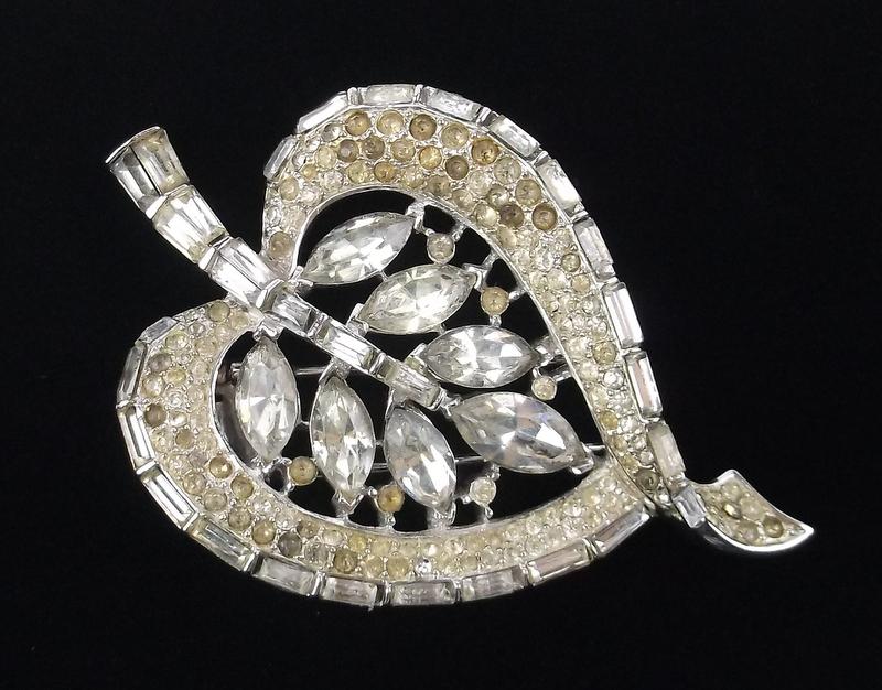 Stunning 1950s Crown Trifari Rhinestone Brooch Large: excellent condition