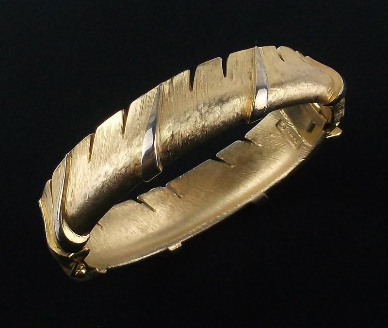 Gorgeous Vintage Trifari Latch Bracelet: excellent condition