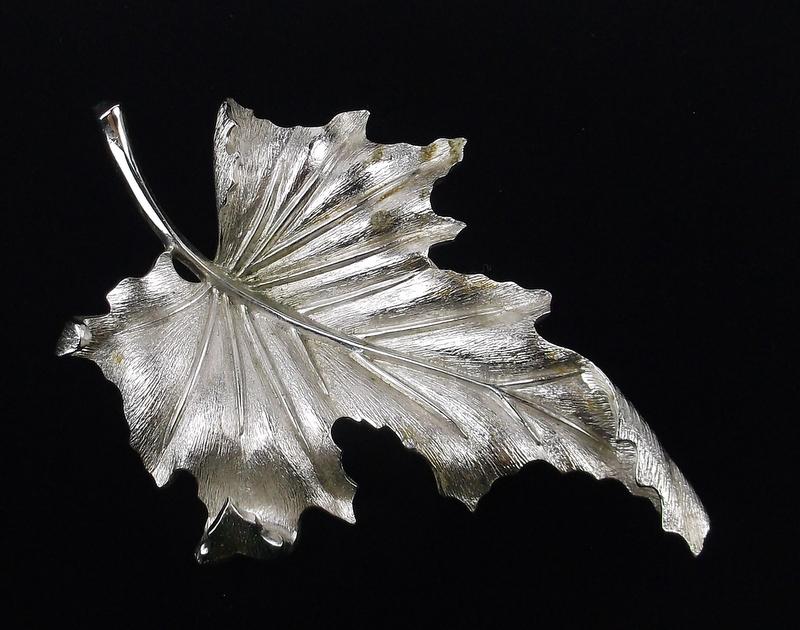 Stunning Large Vintage Trifari Leaf Brooch (1 of 3)