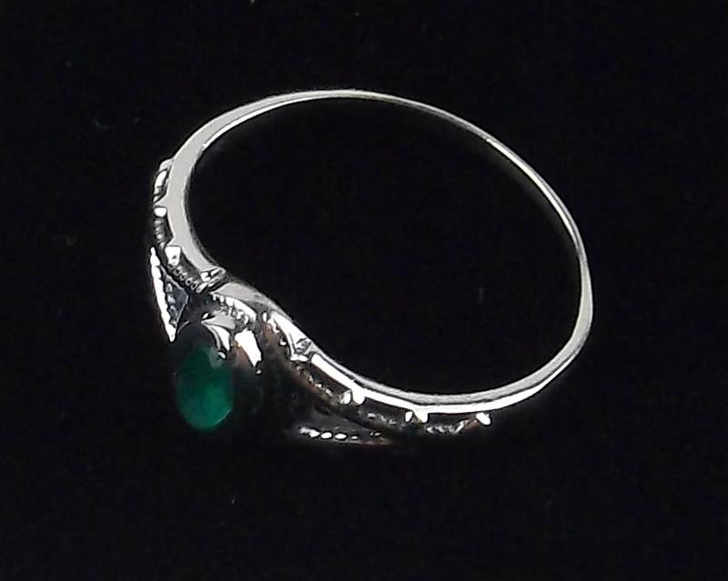 New Sterling Silver Green Stone Ring Size 6 (1 of 1)