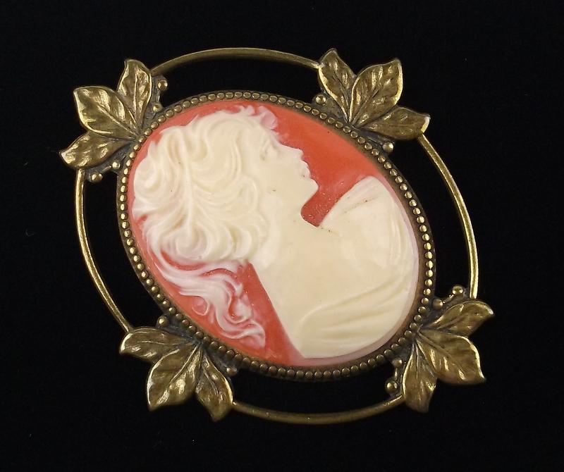 Mint Antique 1950s Large Cameo Brooch (1 of 3)