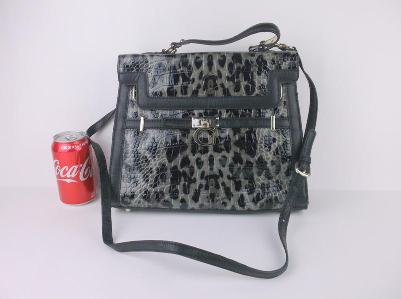 Stunning Guess Snow Leopard Crossbody Handbag Purse: excellent condition