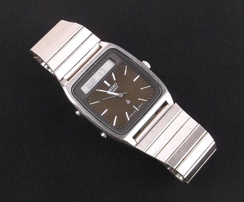 Stunning Vintage Seiko Wristwatch 141821 Works Perf: A Perfect Working Vintage Seiko Wristwatch with new battery in excellent condition. Face is completely scratch free and crystal clear, tough to find watch, rare, and very nice.