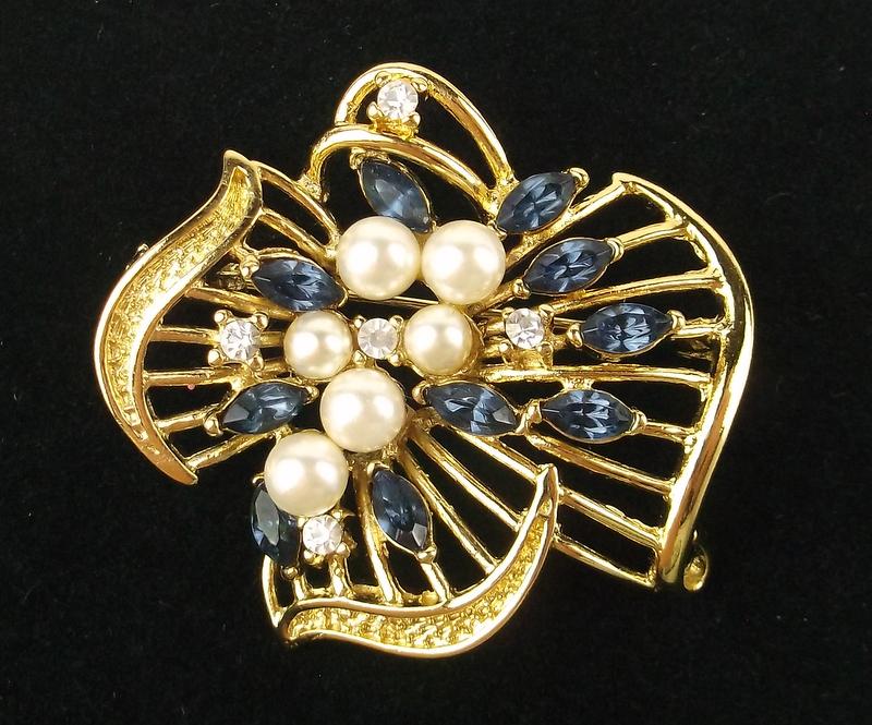 Mint Vintage Elegant Rhinestone Brooch (1 of 2)