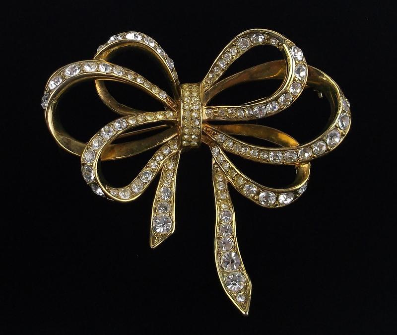 Mint Vintage Kenneth Jay lane Rhinestone Bow Brooch: Mint Condition, In Like New Condition, Perfect