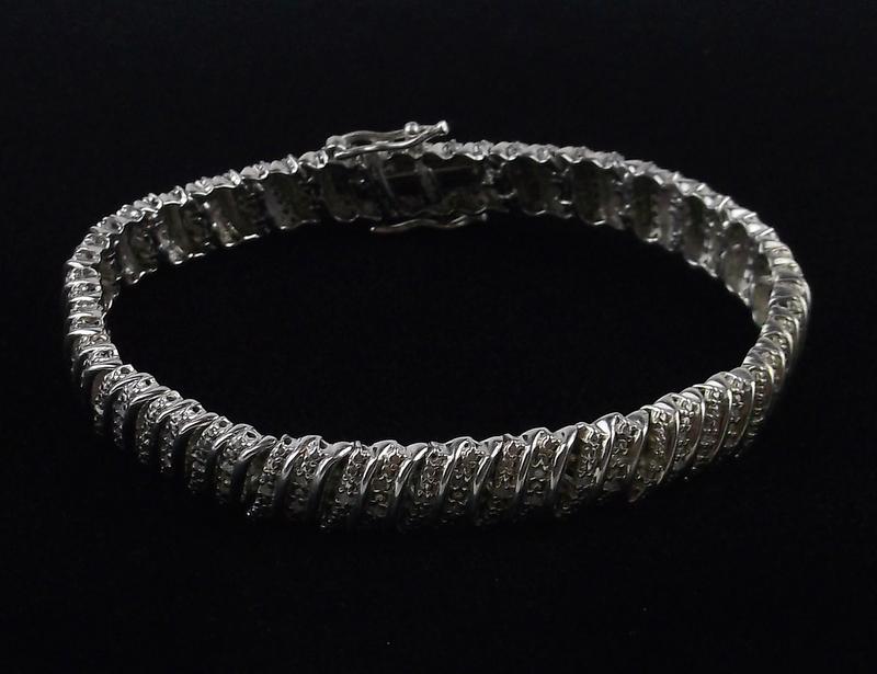 Stunning Genuine Diamond Tennis Bracelet 7.5": excellent condition