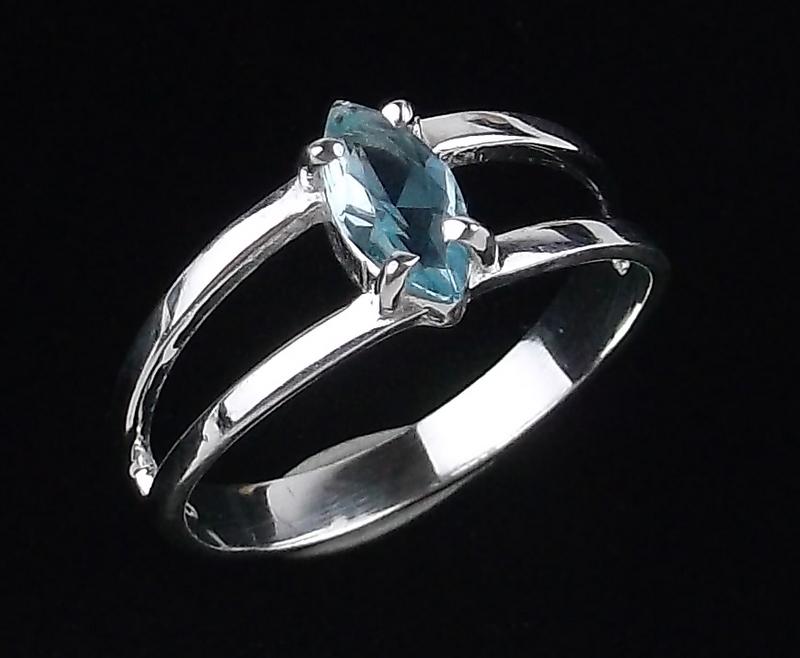 New Sterling Silver Blue Stone Ring Size 7.5 (1 of 1)
