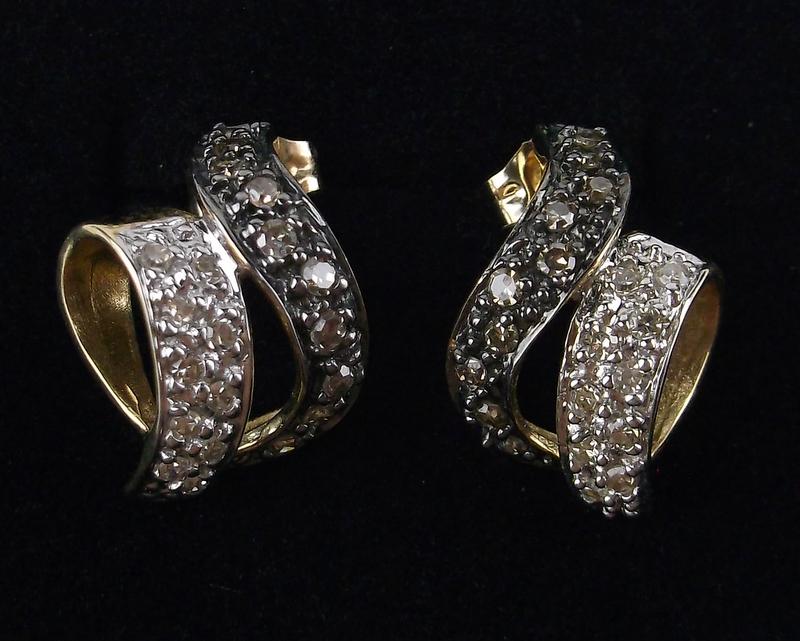 New Boxed 14kt Gold Diamond Stud Earrings (1 of 2)
