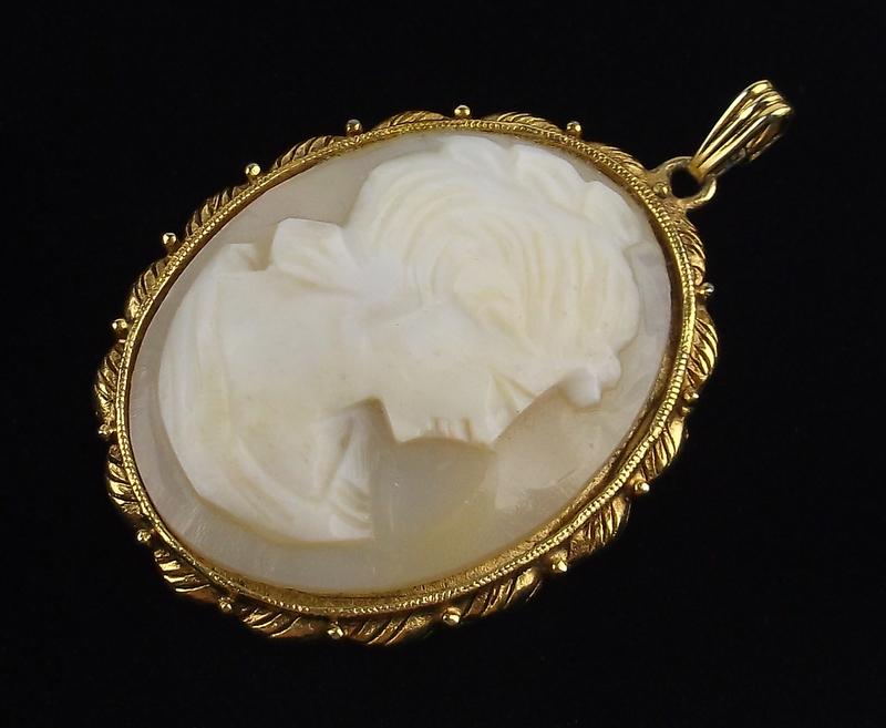 Stunning Antique Hand Carved Shell Cameo Pendant (1 of 4)