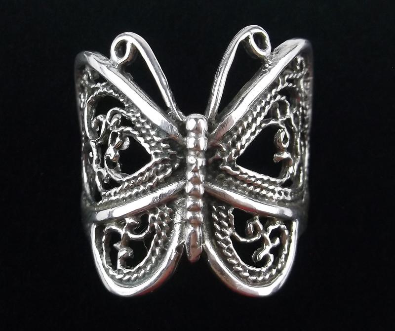 Stunning Sterling Silver Butterfly Ring Size 7.5 (1 of 2)