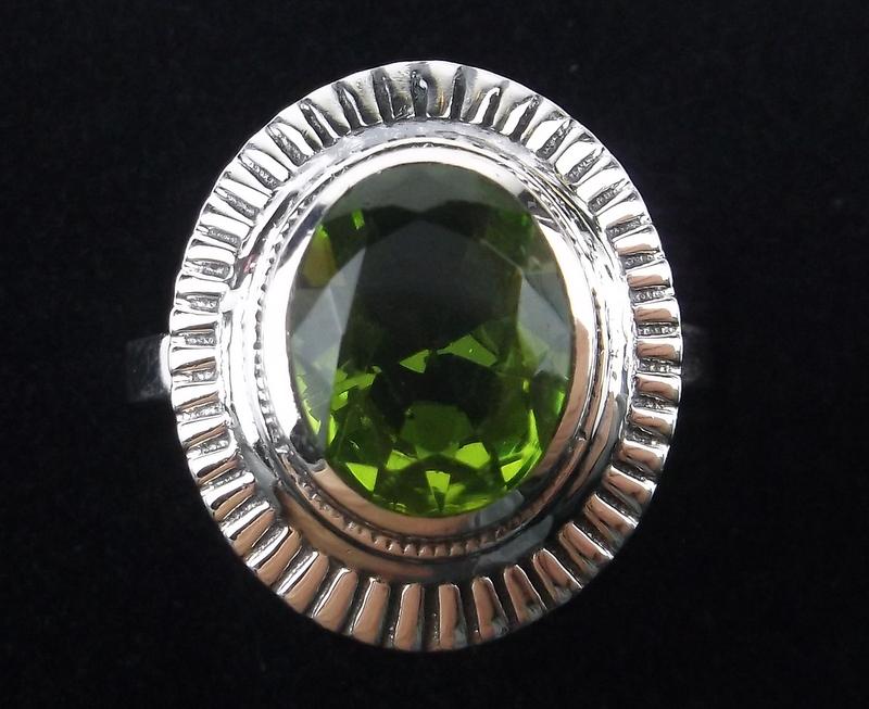 New Sterling Silver Green Stone Ring Size 7 (1 of 2)