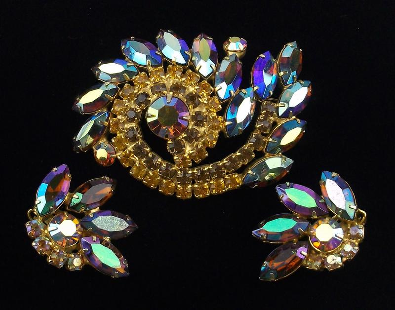 Mint 1950s Rhinestone Brooch Earrings Set Large (1 of 4)