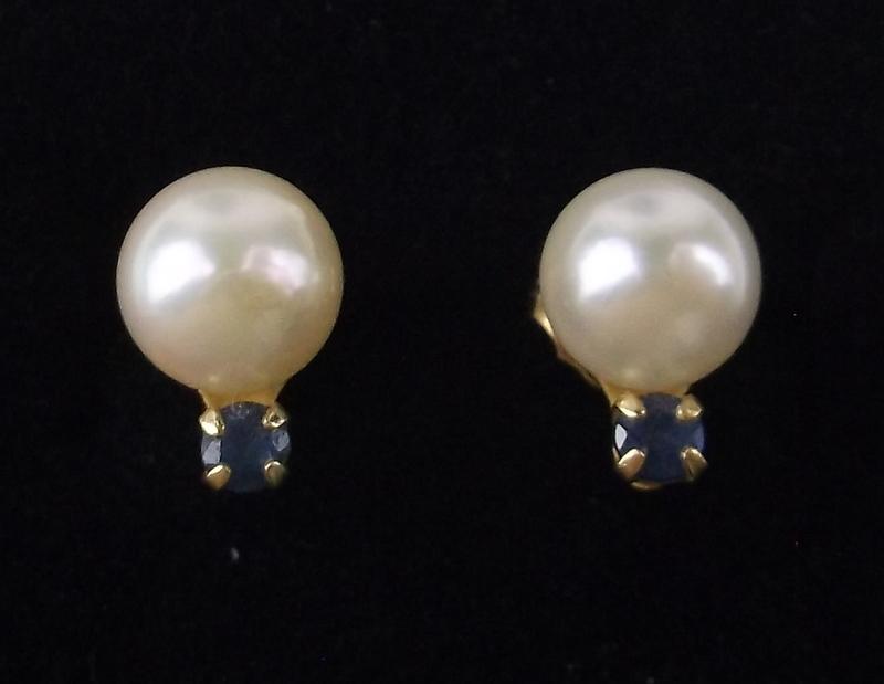 Stunning Vintage 14kt Gold Pearl Sapphire Earrings Stud (1 of 2)
