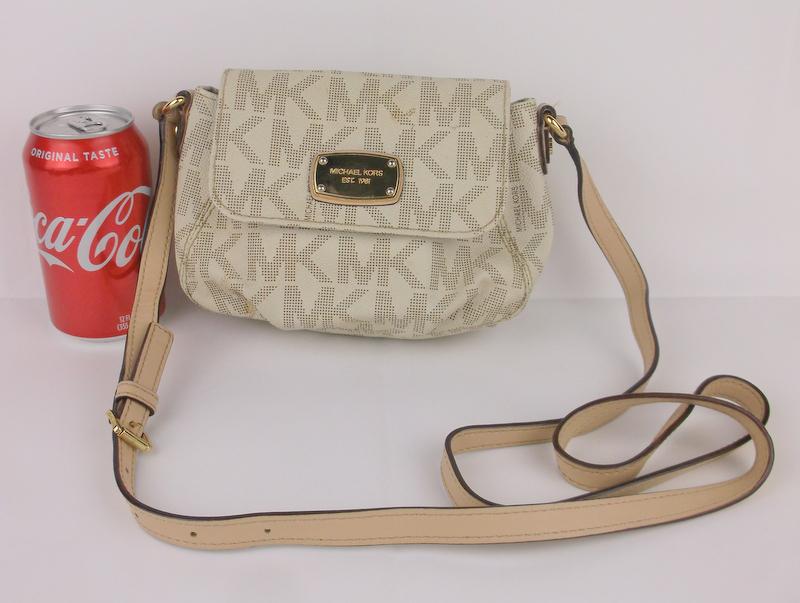 Gorgeous Michael Kors Leather Crossbody Handbag (1 of 4)