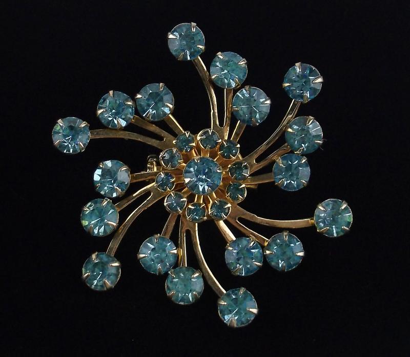 Mint 1950s Rhinestone Snowflake Brooch (1 of 3)