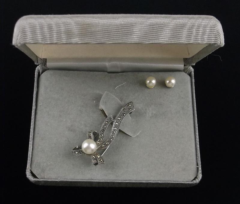 New Sterling Silver Marcasite Brooch Earrings Set: Solid Sterling Silver Guaranteed, in Brand New Never Worn Condition.