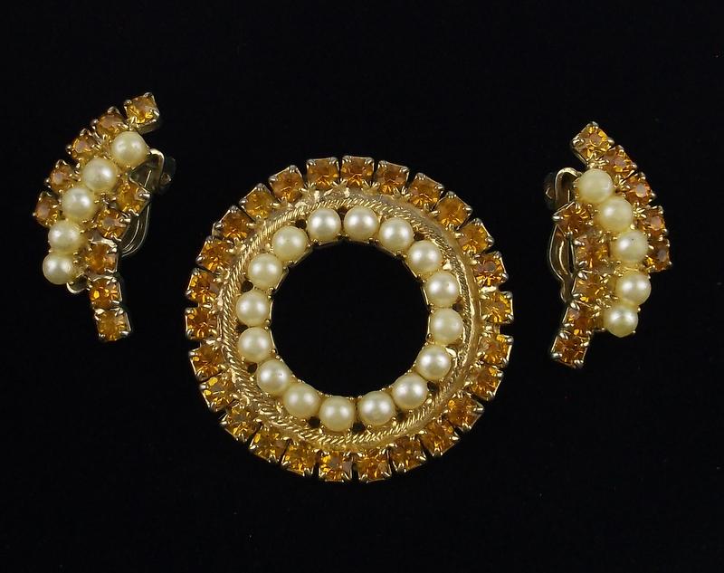 Stunning 1960s Rhinestone Brooch Earrings Set (1 of 3)