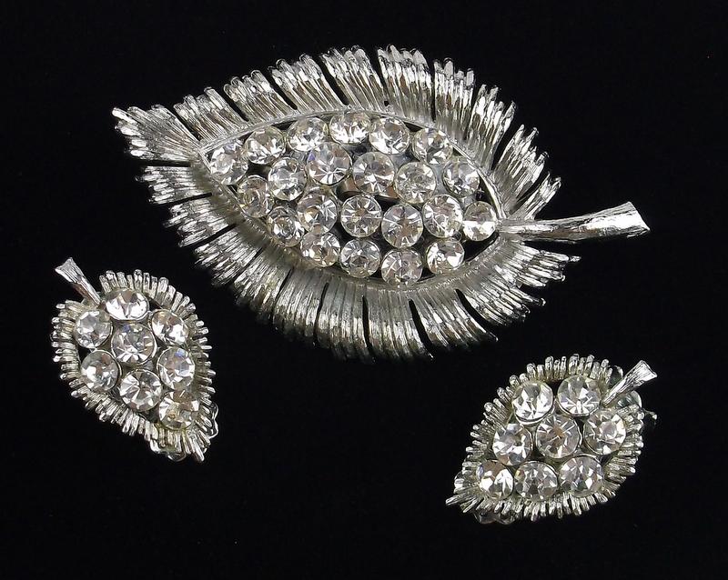 Stunning 1960s Rhinestone Brooch Earrings Set (1 of 3)