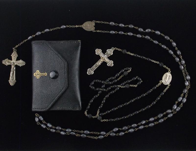 2 Antique Catholic Rosaries In Leather Pouch 1940s: excellent condition
