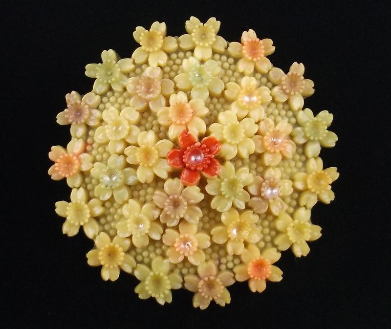 Gorgeous Vintage 1940s Celluloid Flower Brooch (1 of 3)
