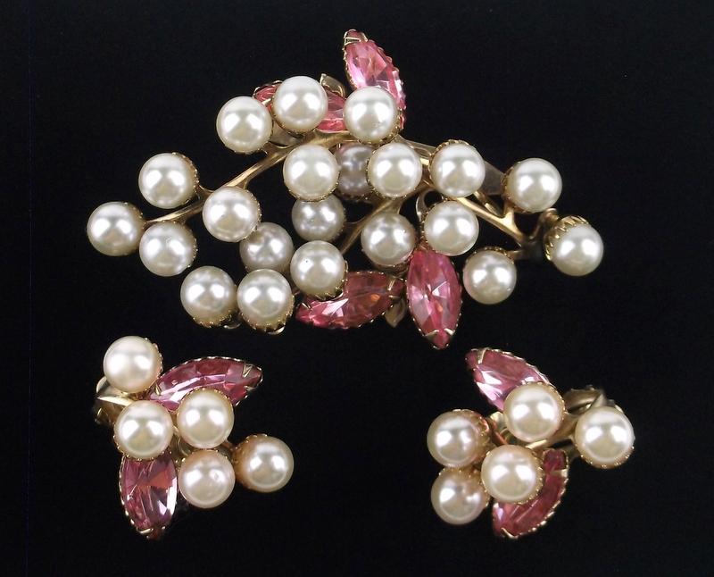 Big Mint Vintage 1950s Rhinestone Brooch Earrings Set (1 of 3)