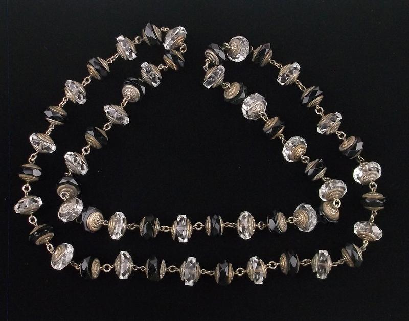 1920s Art Deco Glass Flapper Girl Necklace 32" MINT (1 of 4)