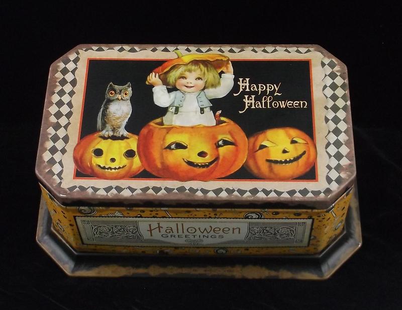 Mint Condition Halloween Tin Cat and Owl (1 of 8)