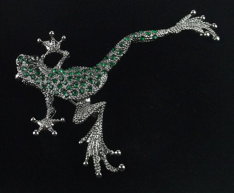 Mint Enameled Rhinestone Tree Frog Brooch Life Size (1 of 2)
