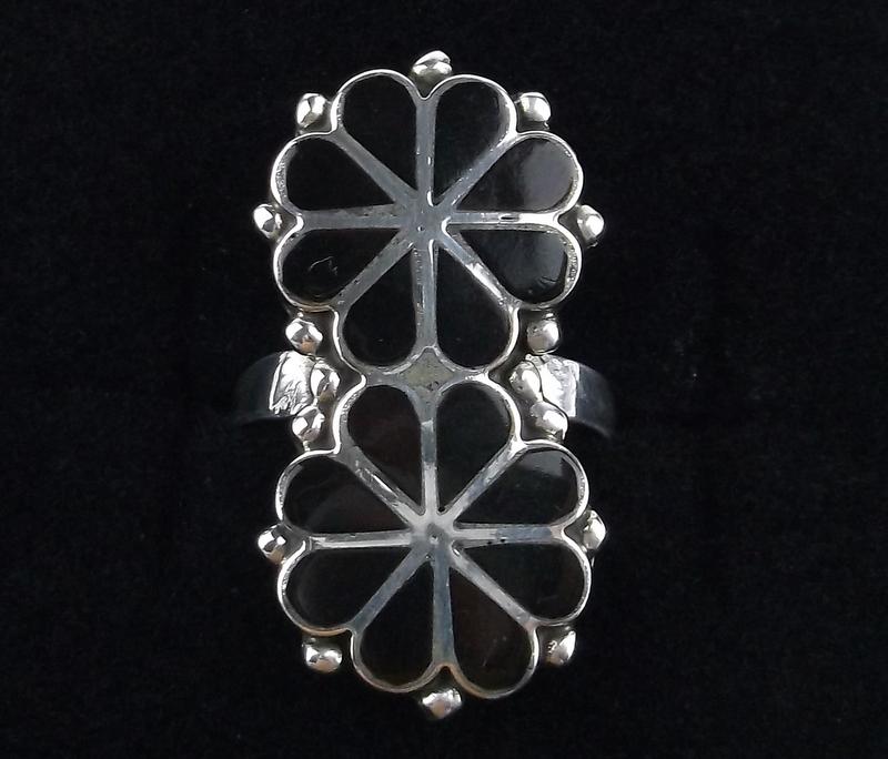 Vintage Navajo Sterling Silver Onyx Inlay Ring 7 (1 of 3)