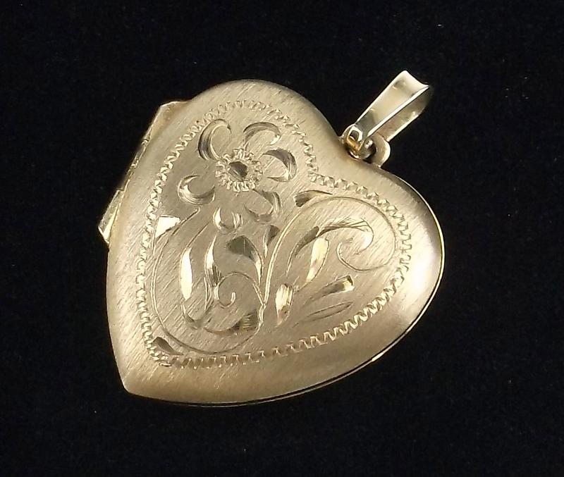 Mint Vintage 10kt Gold Heart Locket Pendant (1 of 4)