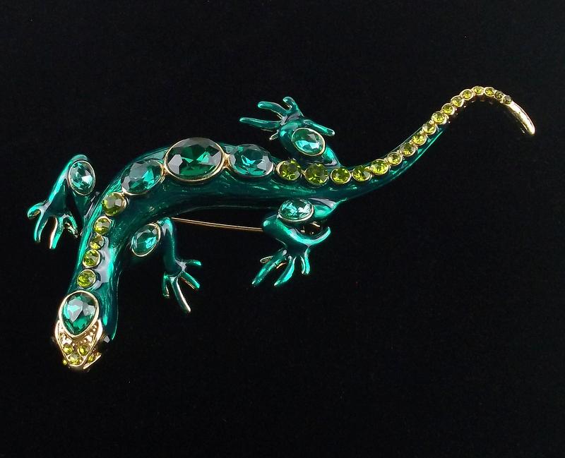 Big Mint Enameled Rhinestone Lizard Brooch Life Size (1 of 4)