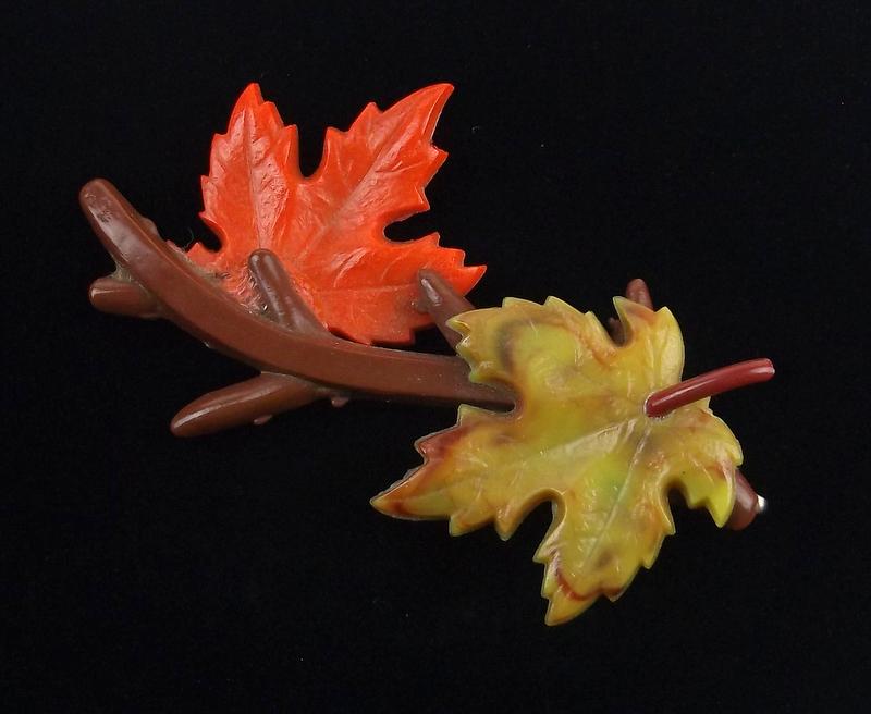 Mint Vintage 1940s Fall Leaf Brooch (1 of 3)