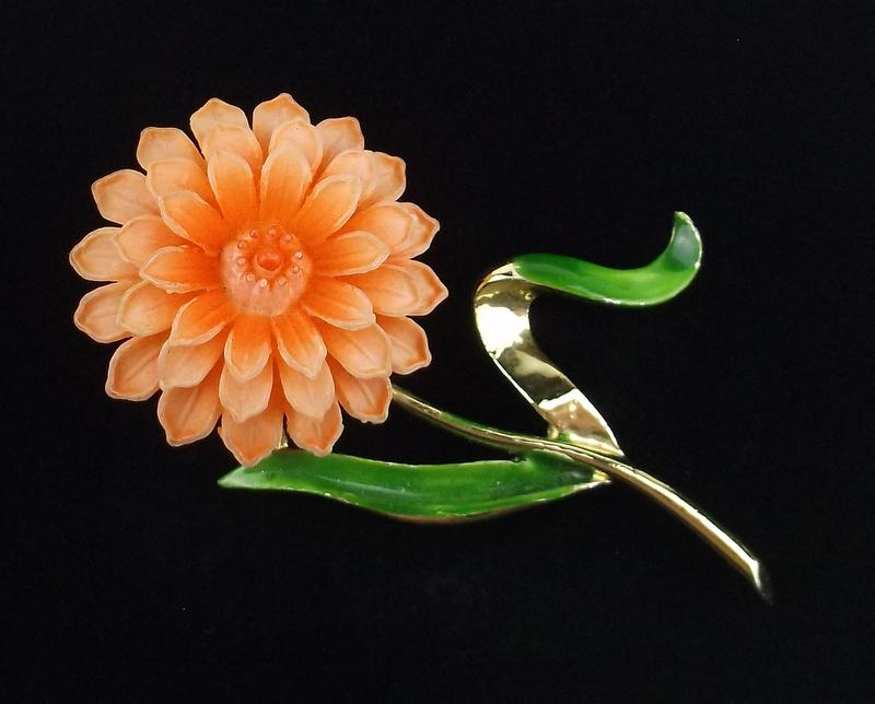 Mint Vintage 1970s Enameled Flower Brooch 3D (1 of 4)