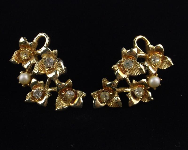 Gorgeous Vintage Coro Craft Rhinestone Earrings 1960s: excellent condition