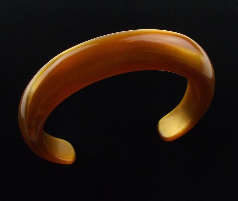 Mint Vintage 1950s Bakelite Cuff Bracelet (1 of 5)