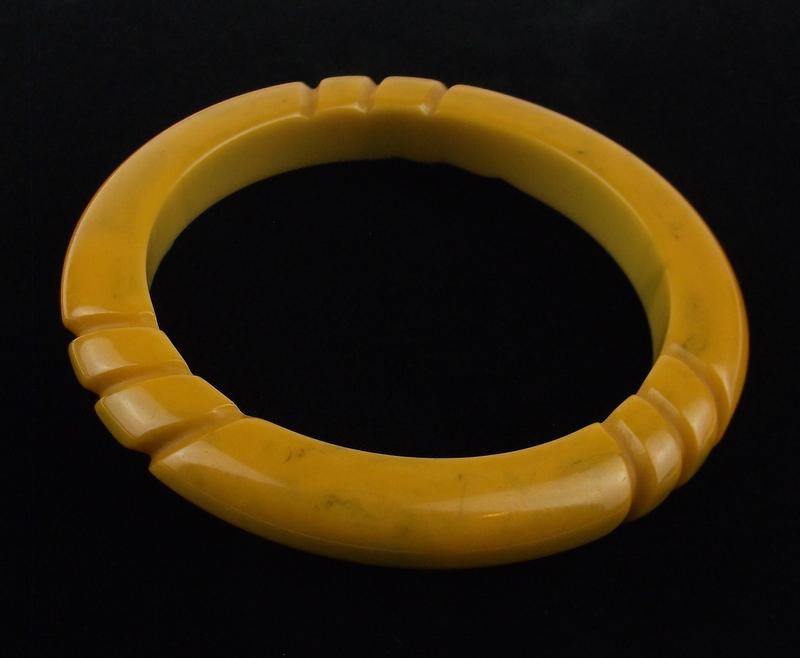 Mint Vintage 1940s Bakelite Bangle Bracelet (1 of 3)